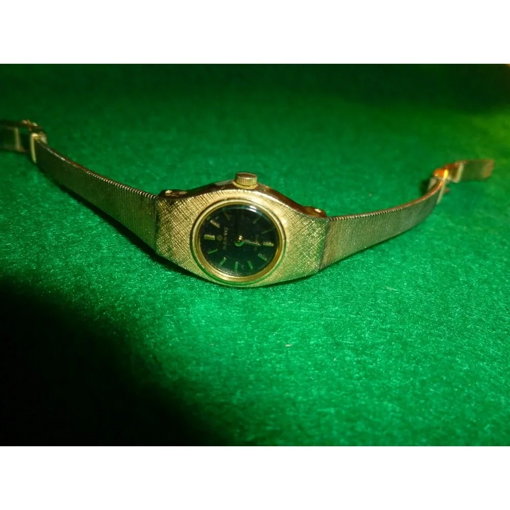 Vintage Sanyo Women Gold Tone Quartz Watch Green Dial Mesh Band Stainless Back